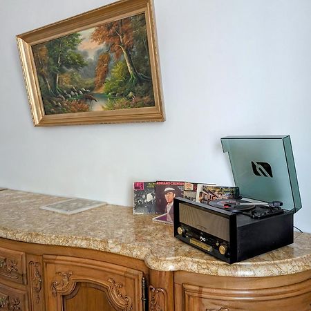 Maison De Style Tout Confort, Position Ideale, Avec Clim Et Petit Exterieur Orange  Extérieur photo