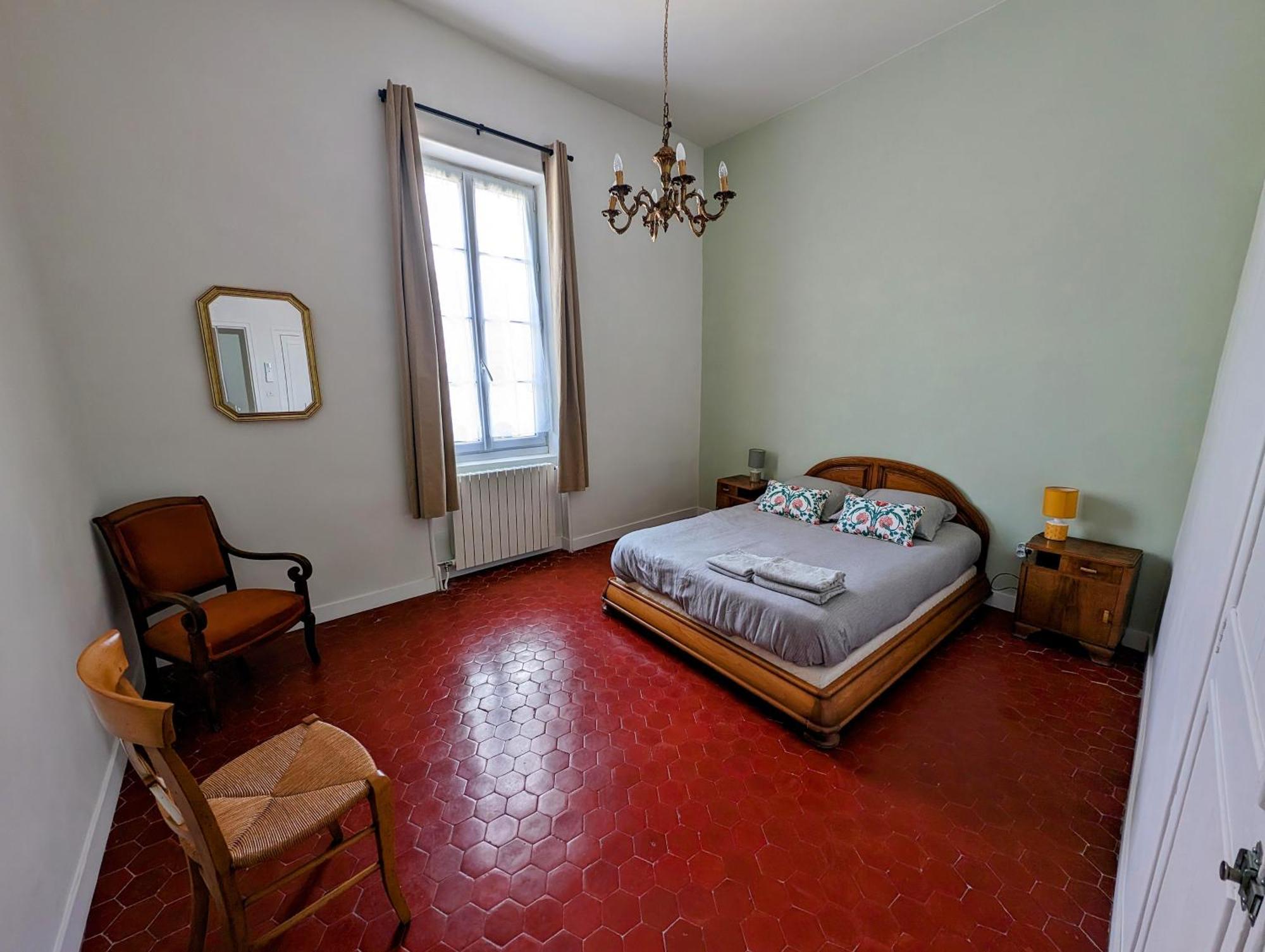 Maison De Style Tout Confort, Position Ideale, Avec Clim Et Petit Exterieur Orange  Extérieur photo
