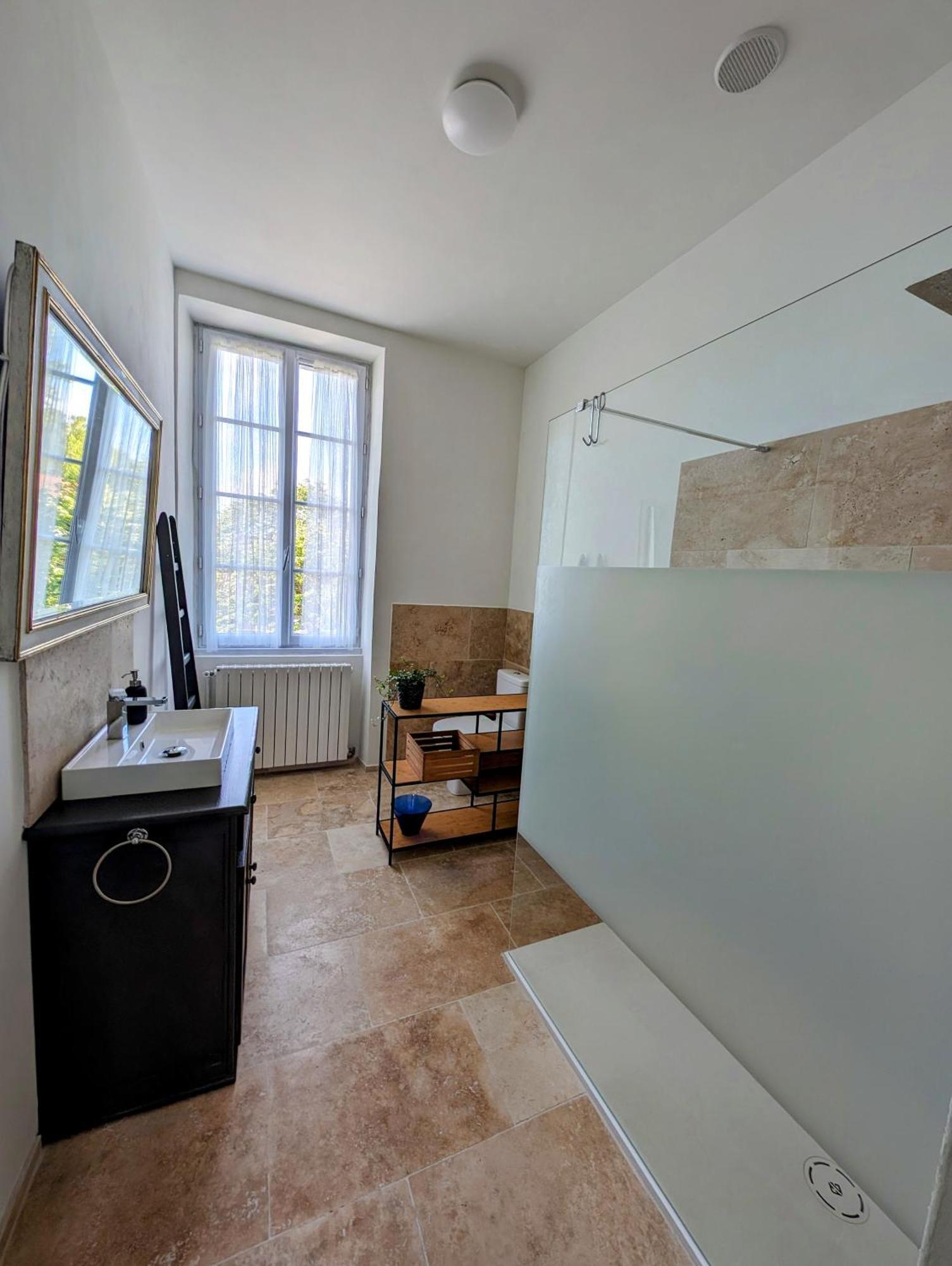 Maison De Style Tout Confort, Position Ideale, Avec Clim Et Petit Exterieur Orange  Extérieur photo