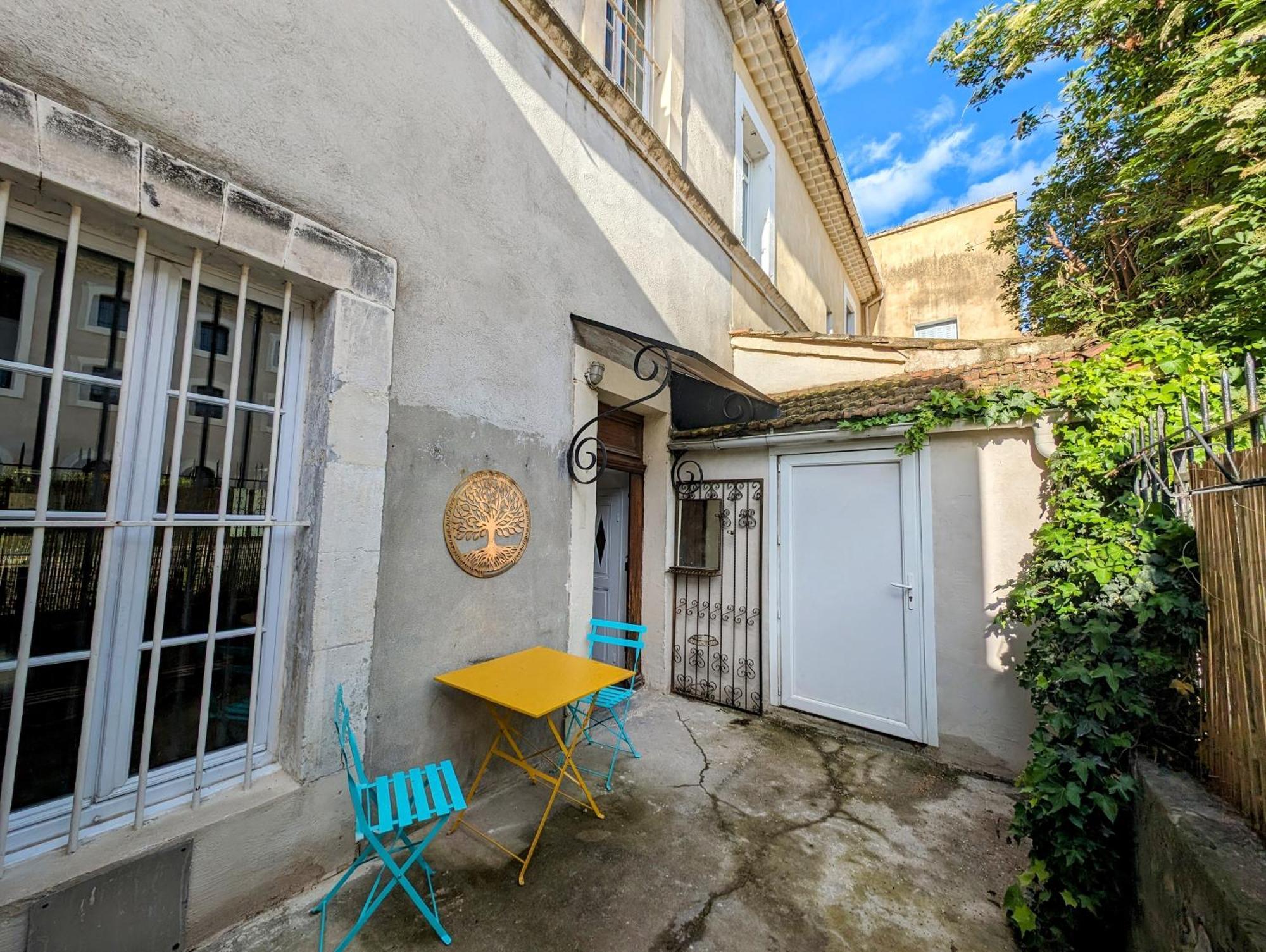 Maison De Style Tout Confort, Position Ideale, Avec Clim Et Petit Exterieur Orange  Extérieur photo