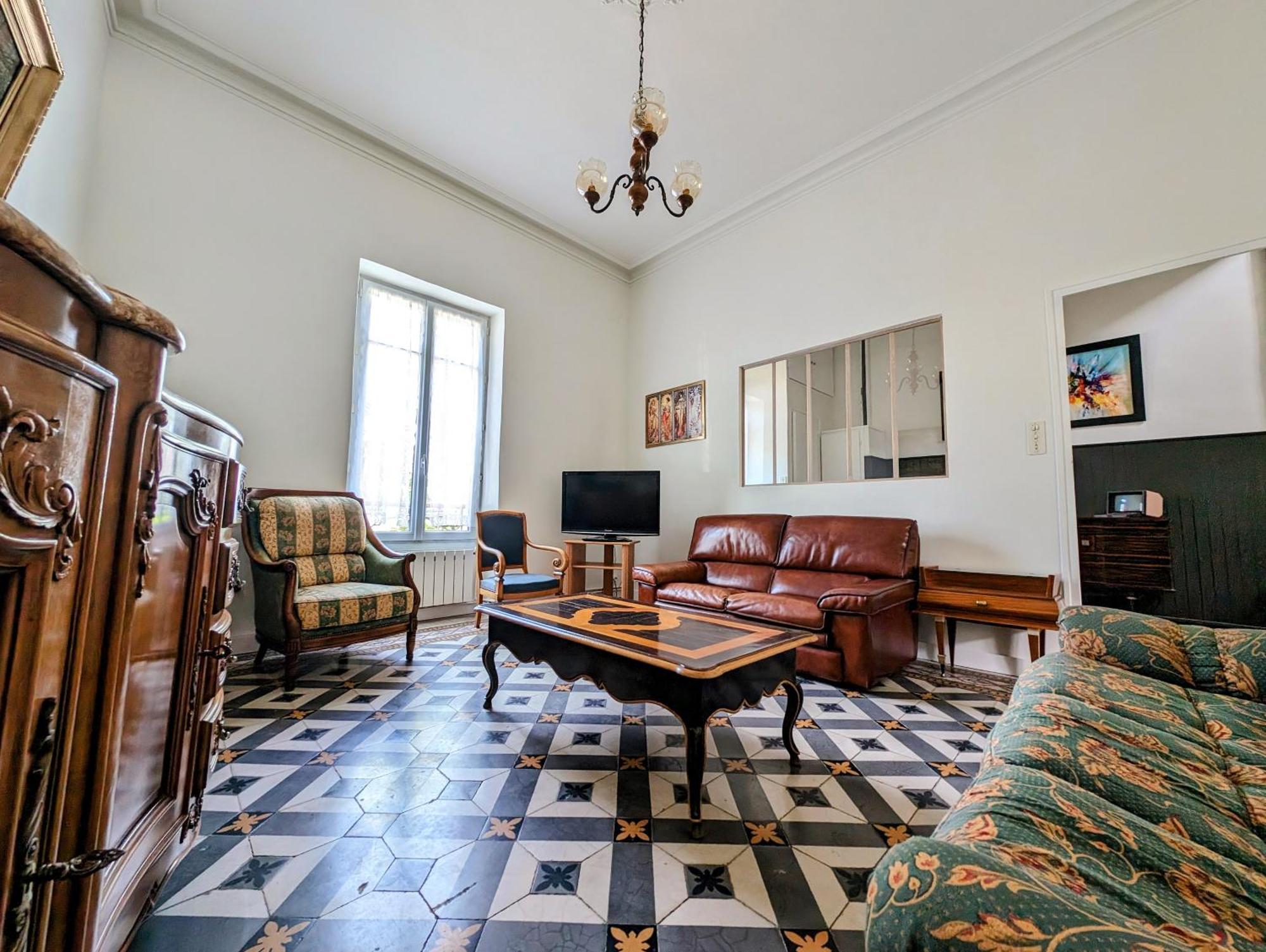 Maison De Style Tout Confort, Position Ideale, Avec Clim Et Petit Exterieur Orange  Extérieur photo